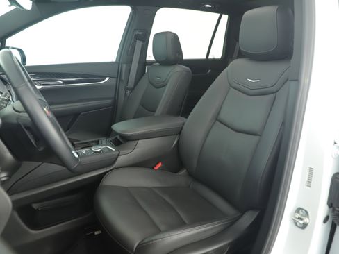 Used 2024 Cadillac XT6 Premium Luxury w/ Technology Package image 20