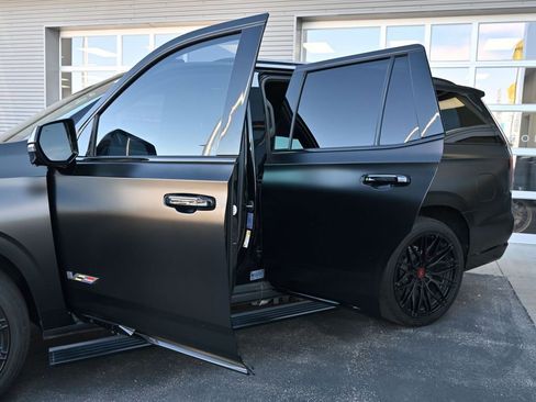 Used 2023 Cadillac Escalade V w/ LPO, ONYX Package image 21