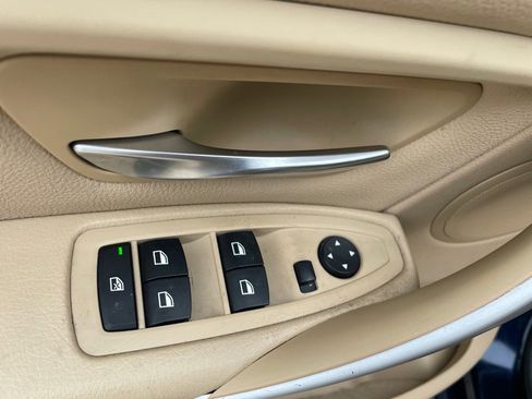 Used 2013 BMW 320i Sedan image 14