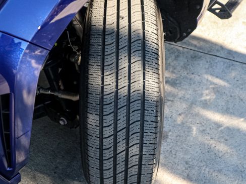 Used 2025 Toyota Tacoma SR5 image 12