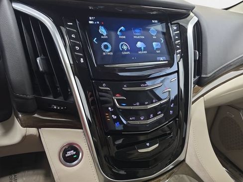 Used 2020 Cadillac Escalade Luxury AWD/4WD image 19