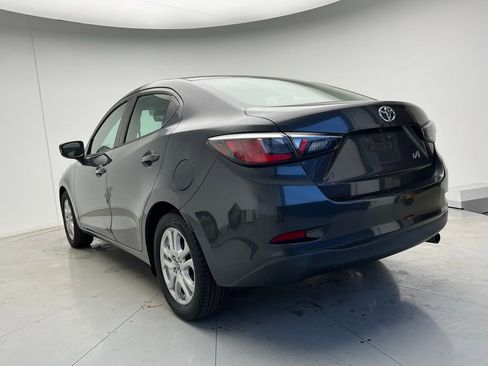 Used 2017 Toyota Yaris iA image 4
