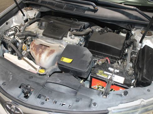 Used 2012 Toyota Camry LE image 29