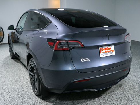 Used 2023 Tesla Model Y AWD image 9