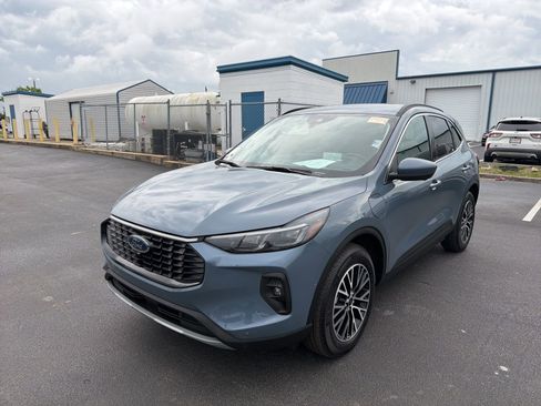 Used 2025 Ford Escape SE w/ PHEV Premium Package image 14