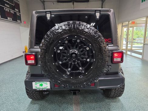 Used 2019 Jeep Wrangler Unlimited Sahara w/ Uconnect 4C Nav & Sound Group AWD/4WD image 8