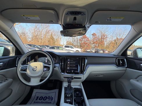 Used 2020 Volvo S60 T5 Momentum image 27