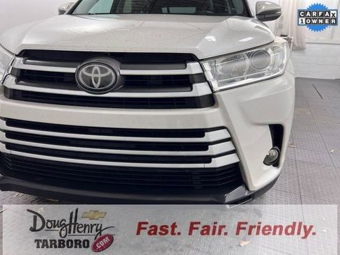 Used 2018 Toyota Highlander XLE image 12