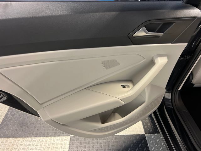 Certified 2024 Volkswagen Jetta SE FWD image 17