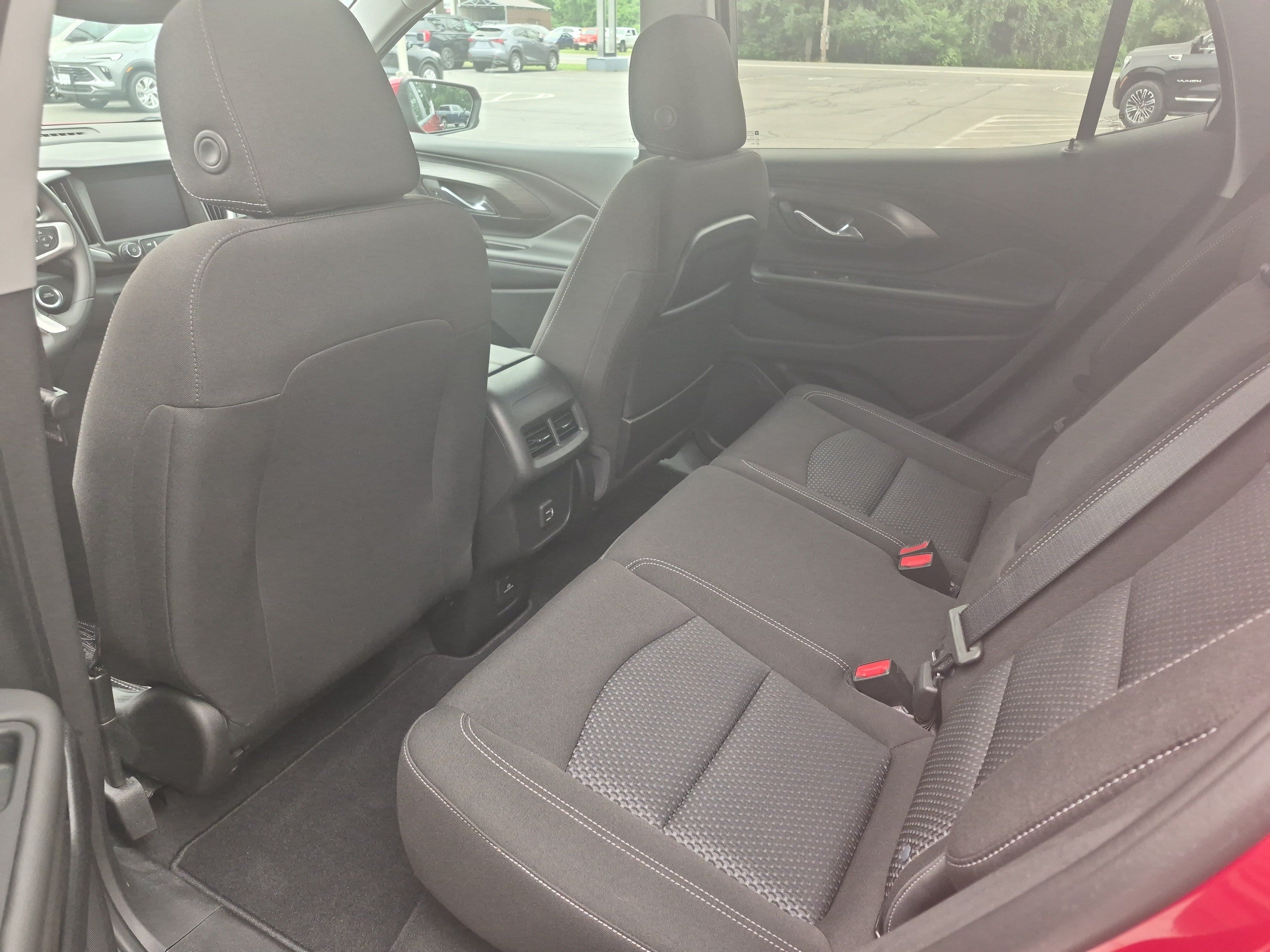 Used 2023 GMC Terrain SLE w/ Driver Convenience Package AWD/4WD image 11