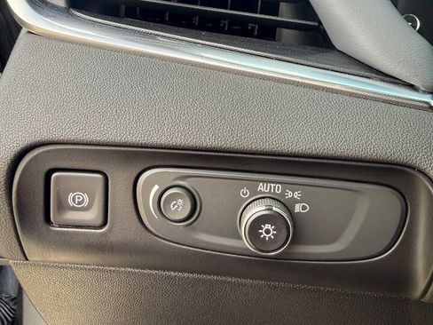Used 2019 Buick Enclave Essence AWD/4WD image 18