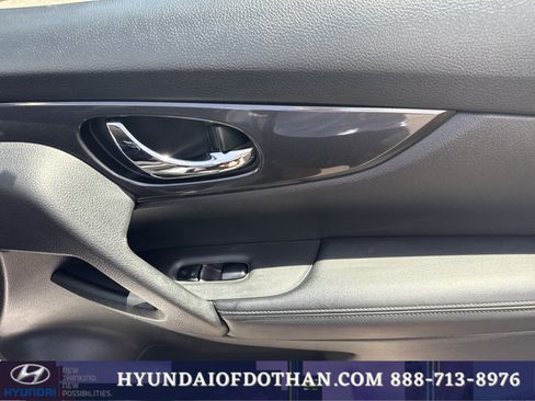 Used 2019 Nissan Rogue S w/ Special Edition Package FWD image 17