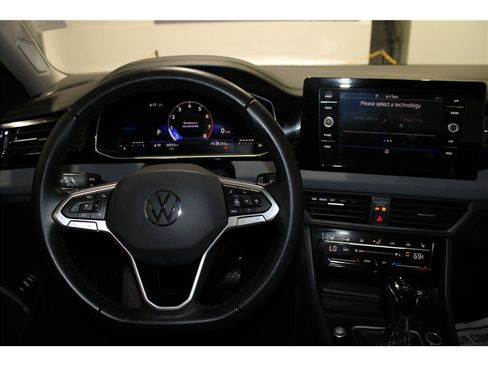 Used 2025 Volkswagen Jetta SE image 33