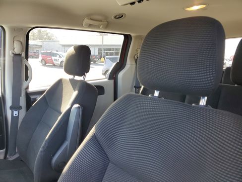 Used 2020 Dodge Grand Caravan SE w/ UConnect Hands-Free Group image 16