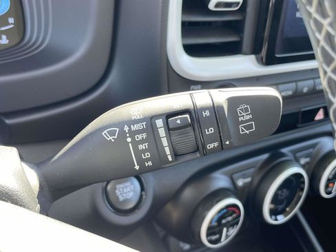 Certified 2025 Hyundai Venue Limited image 19