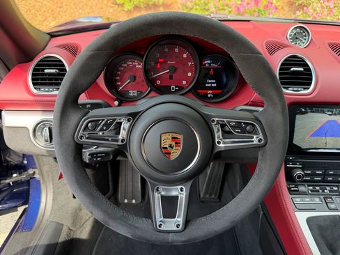 Used 2021 Porsche 718 Boxster Spyder RWD image 19