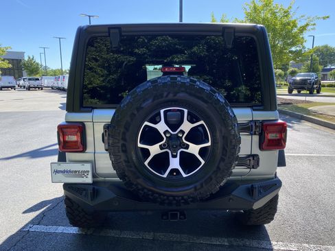 Used 2023 Jeep Wrangler Unlimited Rubicon w/ LED Lighting Group AWD/4WD image 8