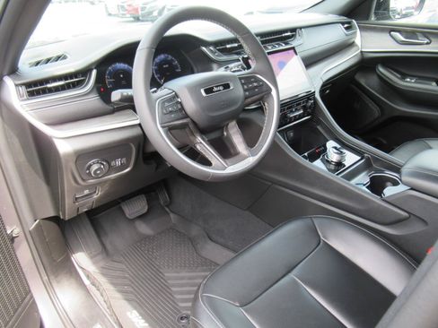 Used 2024 Jeep Grand Cherokee Limited w/ Black Appearance Package RWD image 16