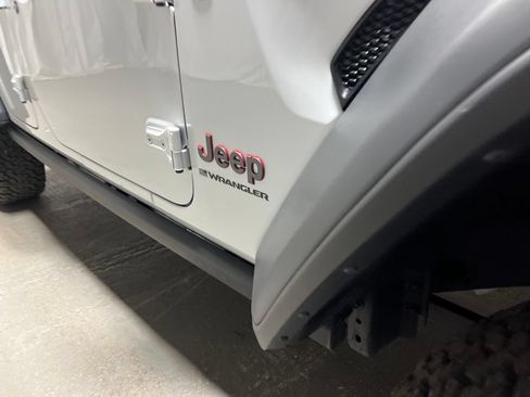 Used 2025 Jeep Wrangler Unlimited Rubicon AWD/4WD image 10