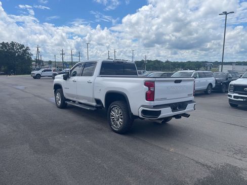 Used 2022 Chevrolet Silverado 2500 High Country w/ Technology Package AWD/4WD image 2
