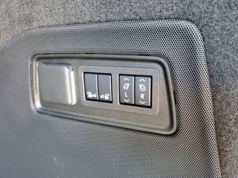 Used 2025 Cadillac Escalade Premium Luxury Platinum AWD/4WD image 31