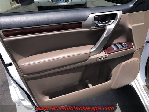 Used 2017 Lexus GX 460 Luxury w/ Preferred Accessory Package AWD/4WD image 10