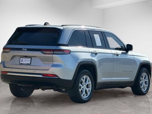 Used 2023 Jeep Grand Cherokee Limited w/ Trailer Tow Prep Group (B) AWD/4WD image 5