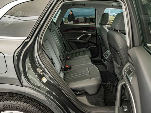 Certified 2025 Audi Q5 Premium w/ Convenience Package AWD/4WD image 33