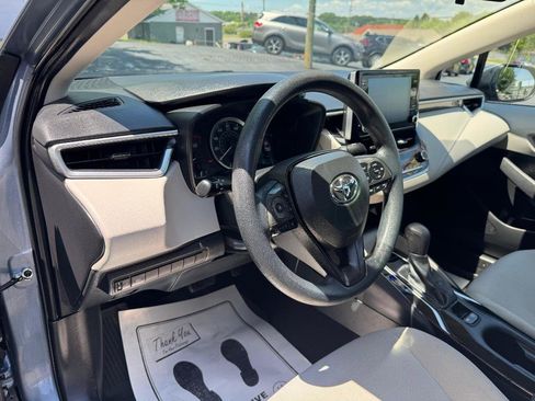 Used 2020 Toyota Corolla LE FWD image 19