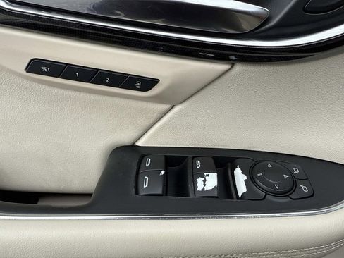 Used 2022 Buick Envision Essence w/ Technology Package I image 19