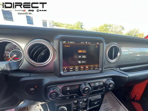 Used 2018 Jeep Wrangler Unlimited Sahara AWD/4WD image 21