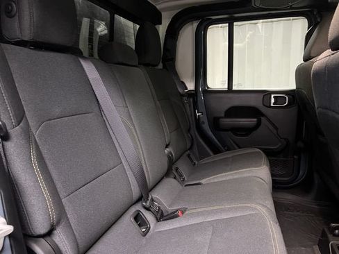 Used 2024 Jeep Gladiator Sport AWD/4WD image 26