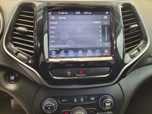 Used 2019 Jeep Cherokee Limited image 25