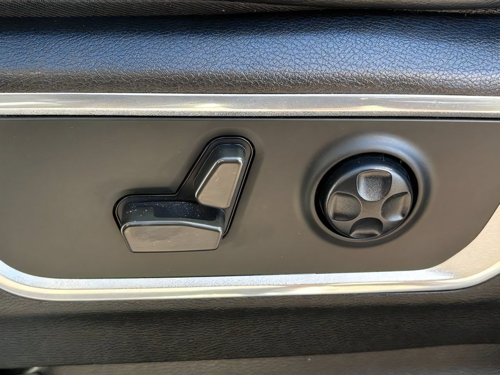 Used 2021 RAM 1500 Laramie w/ Sport Appearance Package AWD/4WD image 31
