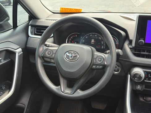 Used 2024 Toyota RAV4 XLE w/ Convenience Package FWD image 28