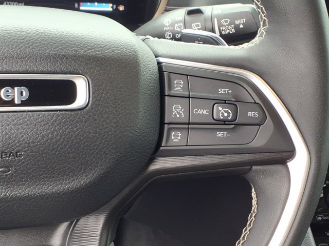 Used 2023 Jeep Grand Cherokee Altitude AWD/4WD image 18
