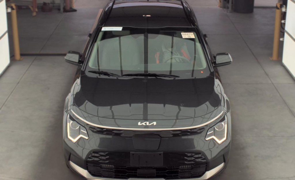 Used 2023 Kia Niro Wind w/ Wind Preserve Package FWD image 3