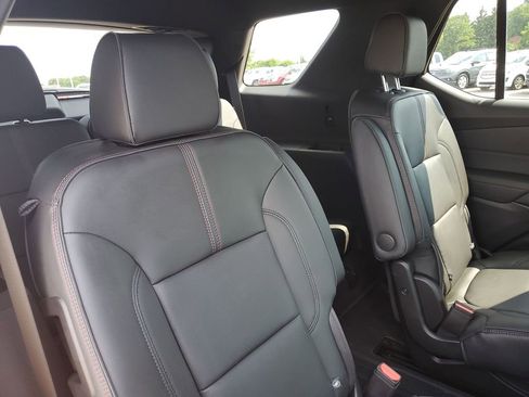 Used 2023 Chevrolet Traverse RS w/ LPO, Floor Liner Package image 33