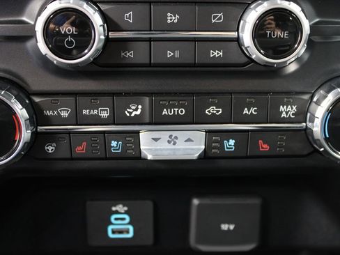 Used 2024 Ford F250 Lariat w/ Sport Appearance Package AWD/4WD image 69