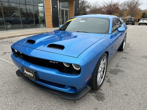 Used 2016 Dodge Challenger SRT Hellcat image 2