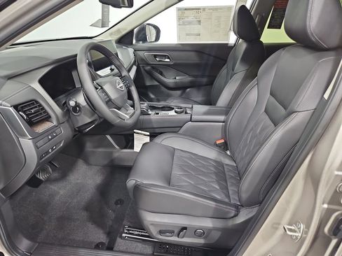 New 2026 Nissan Rogue Platinum AWD/4WD image 9