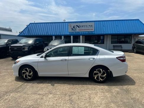 Used 2017 Honda Accord LX image 8
