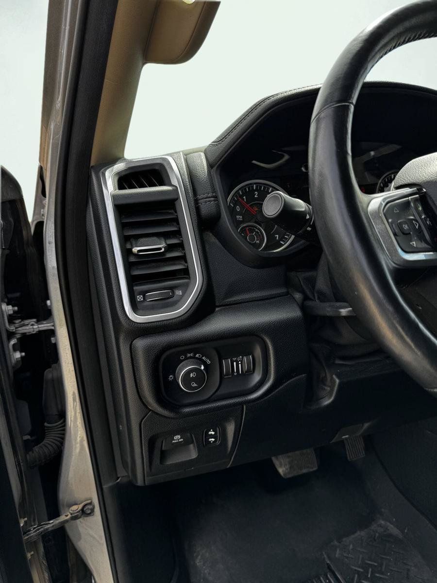 Used 2020 RAM 1500 Laramie AWD/4WD image 11