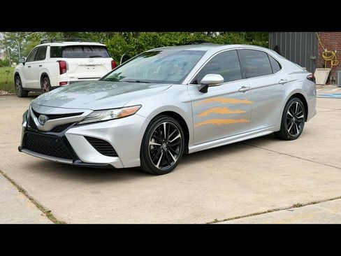 Used 2018 Toyota Camry XSE image 1