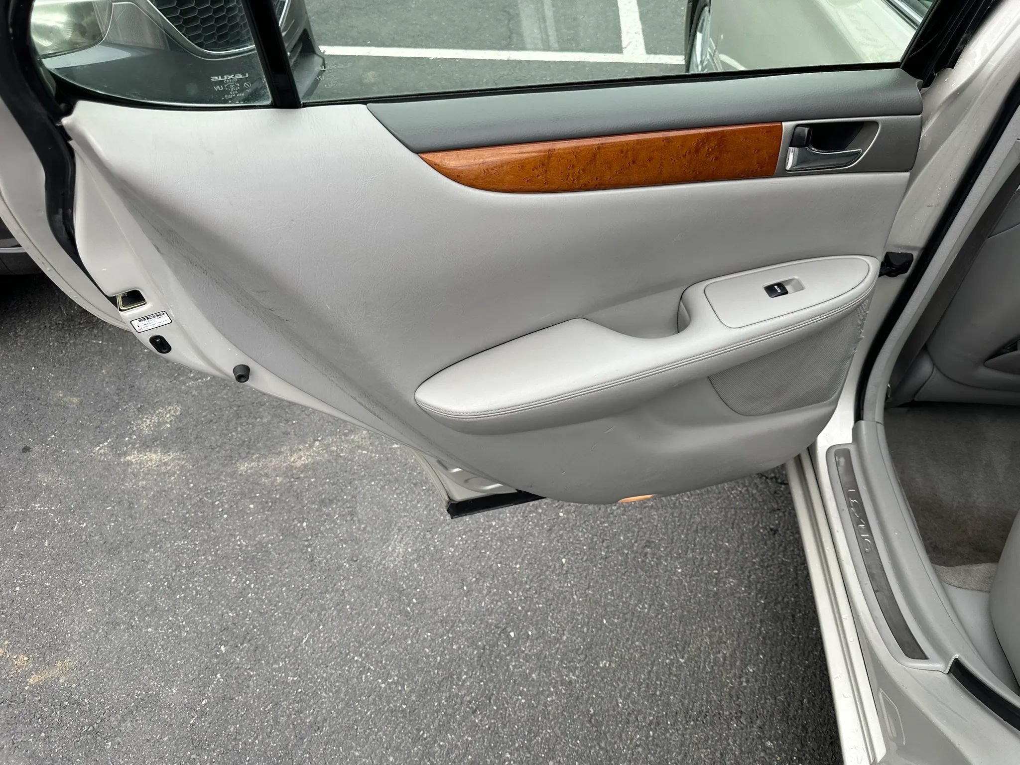 Used 2005 Lexus ES 330 w/ Preferred Accessory Pkg FWD image 19