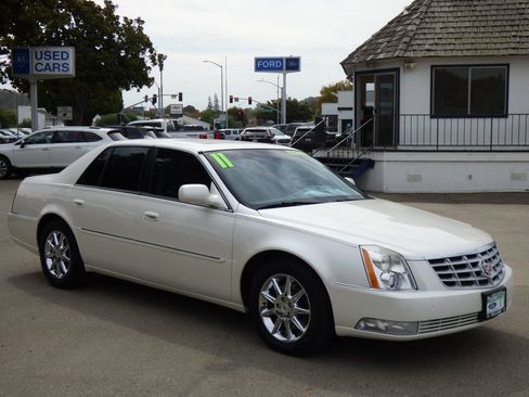 Used 2011 Cadillac DTS Luxury FWD image 1