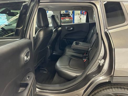Used 2018 Jeep Compass Latitude w/ Cold Weather Group AWD/4WD image 15