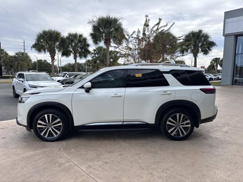 Used 2022 Nissan Pathfinder Platinum w/ Cargo Package image 6