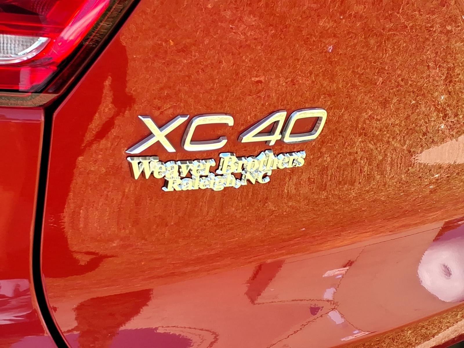 Certified 2025 Volvo XC40 B5 Plus AWD/4WD image 5