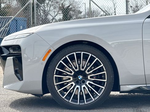 Used 2025 BMW 760i xDrive w/ Premium Package image 26